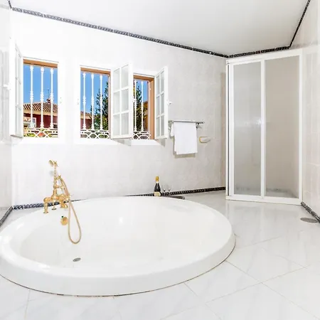 Villa 4 Hab Luxury *